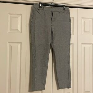 Old Navy pixie pants. Houndstooth style.